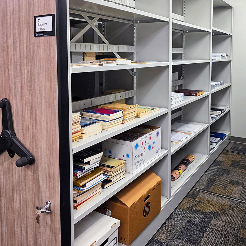 4-Post-FreeSpan-Shelving-on-Mechanical-Assist-Carriages