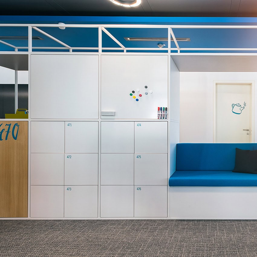 Day-Use-lockers-with-seating